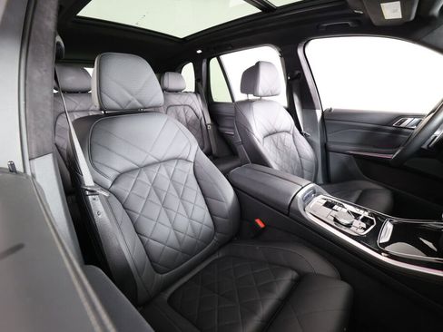 Used 2024 BMW X5 xDrive40i w/ M Sport Package image 25