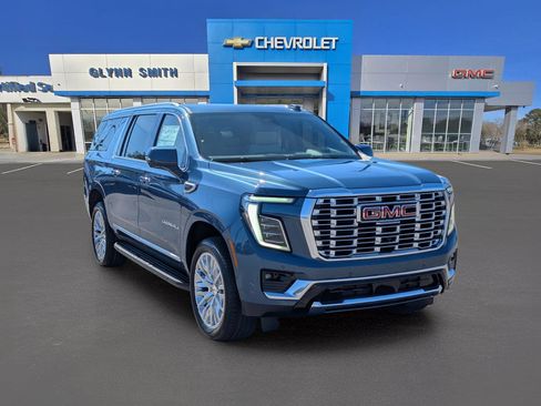 New 2026 GMC Yukon XL Denali w/ LPO, Floor Liner Package image 3