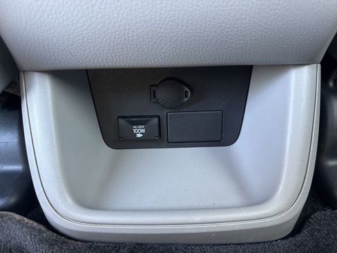 Used 2015 Toyota Highlander Limited image 29