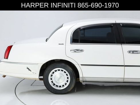 Used 2000 Lincoln Town Car Executive RWD image 46