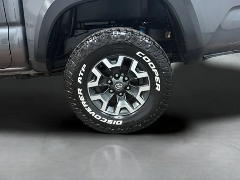 Used 2019 Toyota Tacoma TRD Off-Road w/ Technology Package AWD/4WD image 28