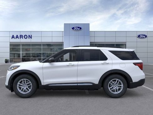 Used 2025 Ford Explorer Active w/ Active Comfort Package RWD image 4