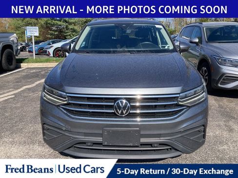 Certified 2023 Volkswagen Tiguan SE w/ Panoramic Sunroof Package image 2