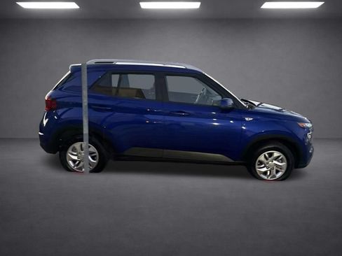 Used 2020 Hyundai Venue SEL FWD image 17