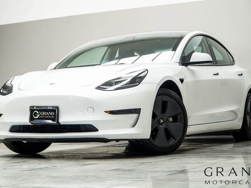 Used 2023 Tesla Model 3 Standard Range image 1