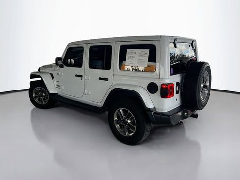Used 2018 Jeep Wrangler Unlimited Sahara image 5