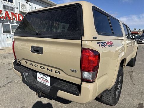 Used 2017 Toyota Tacoma TRD Sport image 7