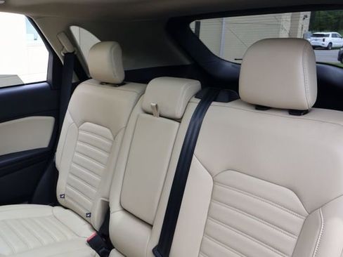 Used 2023 Ford Edge SEL w/ Convenience Package AWD/4WD image 16