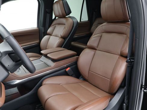 Used 2025 Lincoln Navigator Reserve AWD/4WD image 18