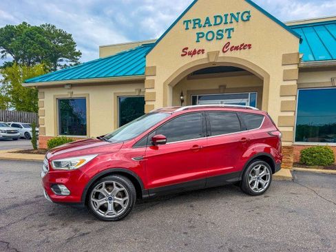 Used 2017 Ford Escape Titanium w/ Equipment Group 301A FWD image 3