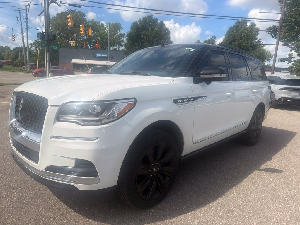 Certified 2024 Lincoln Navigator Black Label AWD/4WD image 1