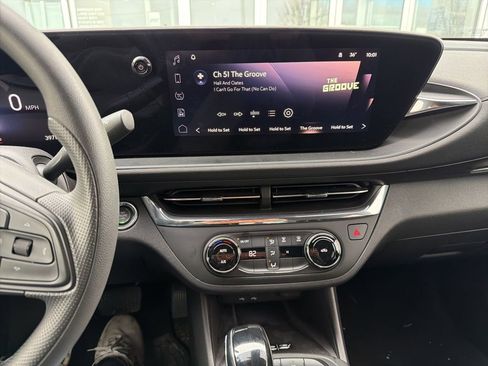 Certified 2025 Buick Envista Preferred w/ Convenience II Package image 9