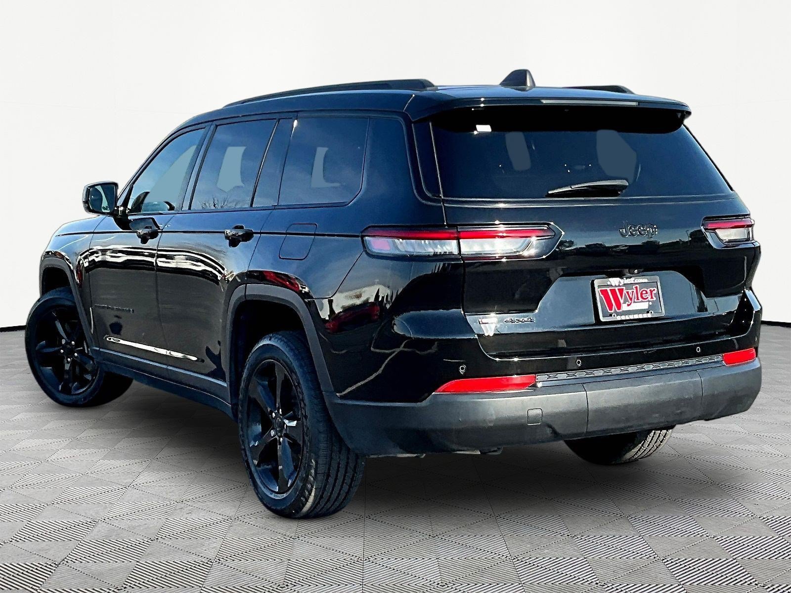Used 2022 Jeep Grand Cherokee L Laredo AWD/4WD image 4