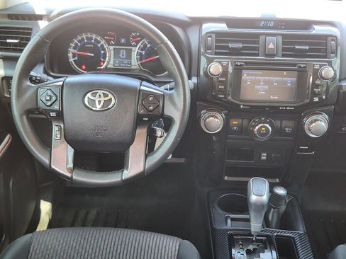 Used 2018 Toyota 4Runner TRD Off-Road AWD/4WD image 5