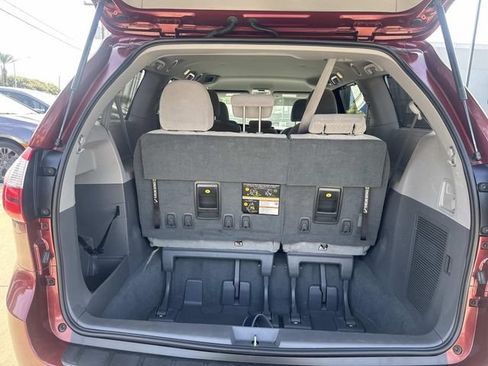 Used 2020 Toyota Sienna LE FWD image 8