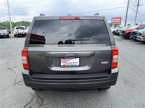 Used 2016 Jeep Patriot Latitude FWD image 6