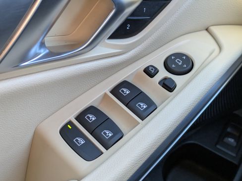 Used 2023 BMW 330i 330i w/ Driving Assistance Package image 25