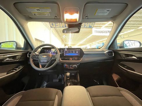 Used 2025 Chevrolet TrailBlazer LT FWD image 30