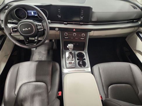 Used 2024 Kia Carnival LX FWD image 18