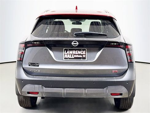 Used 2025 Nissan Kicks SR image 5