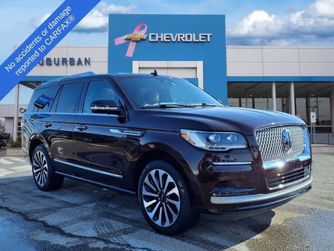 Used 2023 Lincoln Navigator Reserve image 3