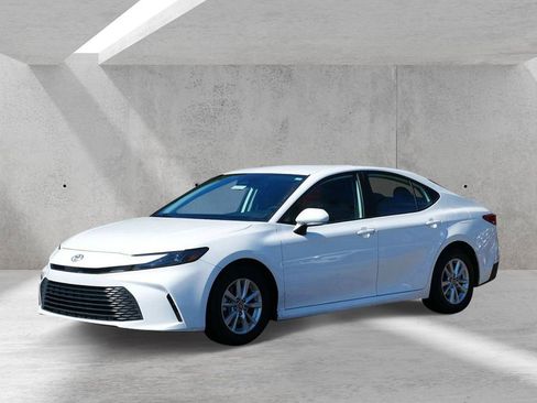 Used 2025 Toyota Camry LE image 6