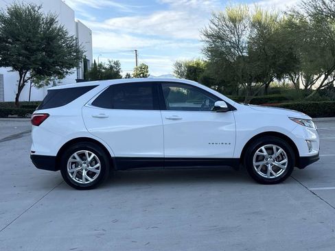 Used 2018 Chevrolet Equinox LT FWD image 2