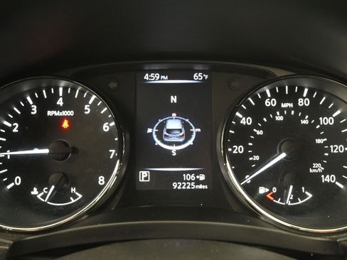 Used 2018 Nissan Rogue Sport SV w/ SV Technology Package image 19