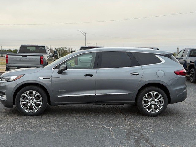 Used 2021 Buick Enclave Avenir w/ Avenir Technology Package FWD image 3