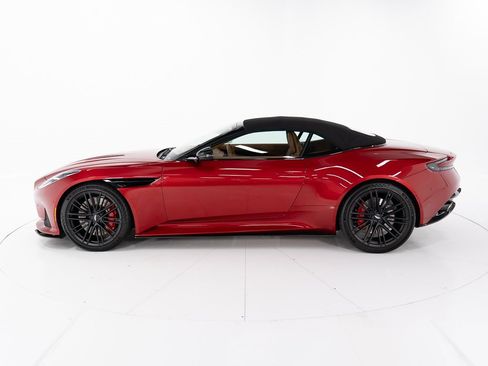 Used 2025 Aston Martin DB12 Convertible image 11