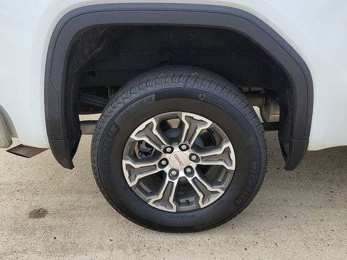 Used 2025 GMC Sierra 1500 SLE w/ Preferred Package image 7