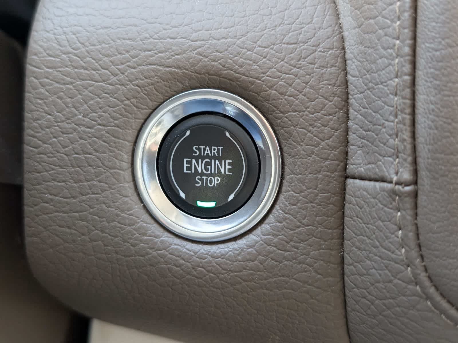 Used 2023 GMC Yukon XL Denali AWD/4WD image 30