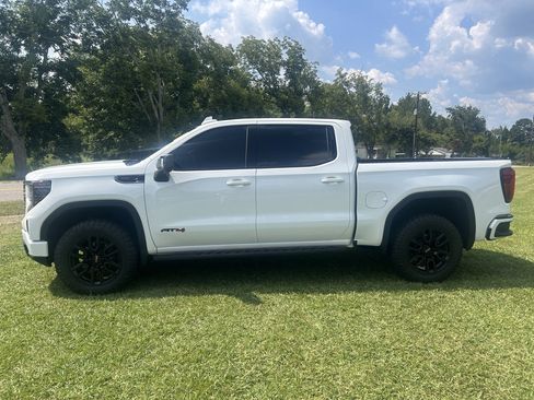 Used 2024 GMC Sierra 1500 AT4 w/ AT4 Premium Package AWD/4WD image 11