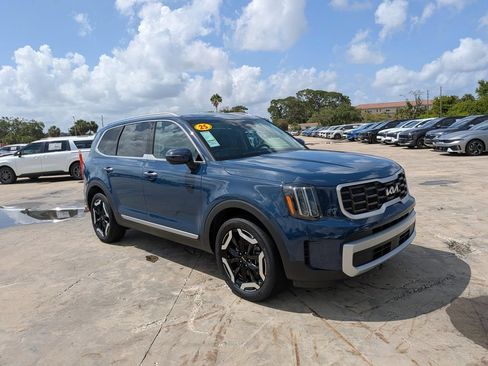 Certified 2025 Kia Telluride S AWD/4WD image 2