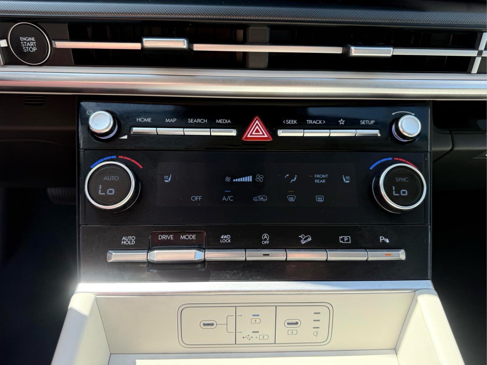 Used 2025 Hyundai Santa Fe SEL AWD/4WD image 22