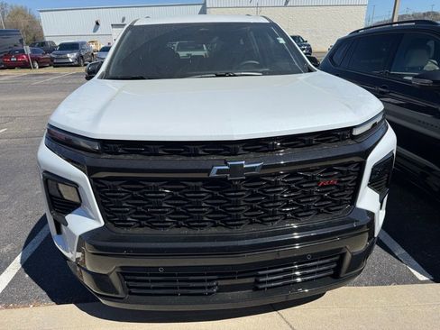 Used 2026 Chevrolet Traverse RS w/ LPO, Floor Liner Package FWD image 2