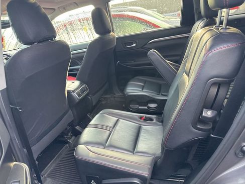 Used 2019 Toyota Highlander SE image 10