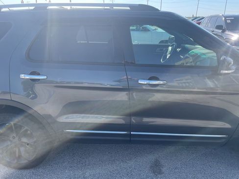 Used 2015 Ford Explorer XLT w/ Equipment Group 202B AWD/4WD image 3