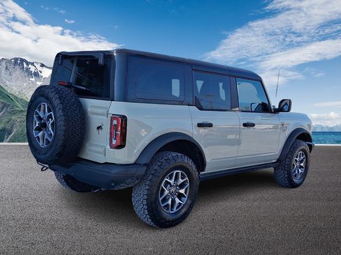 Used 2025 Ford Bronco Badlands image 6