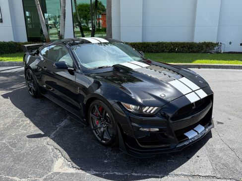 Used 2022 Ford Mustang Shelby GT500 w/ Carbon Fiber Track Pack RWD image 5