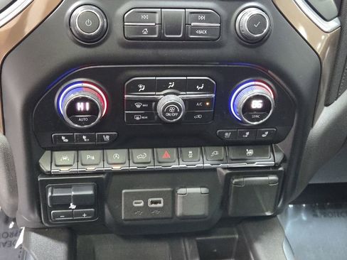 Used 2021 Chevrolet Silverado 1500 High Country w/ Technology Package image 26