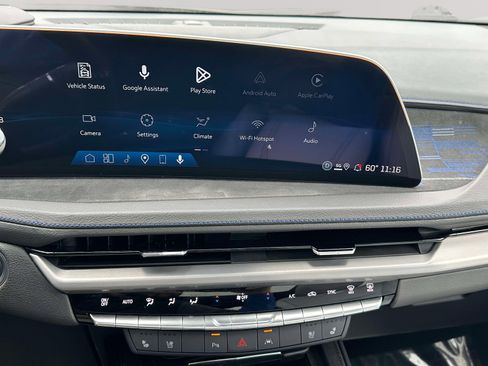 Used 2025 Cadillac XT4 Sport AWD/4WD image 9