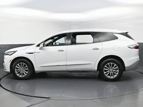 Used 2024 Buick Enclave Premium image 8