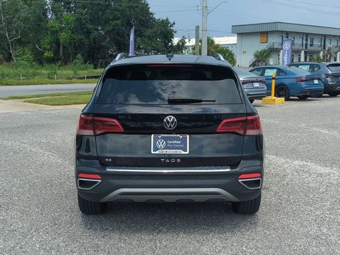 Used 2023 Volkswagen Taos SE w/ Panoramic Sunroof Package FWD image 6