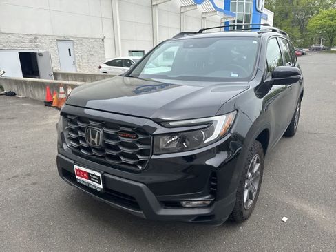 Used 2024 Honda Passport TrailSport image 4
