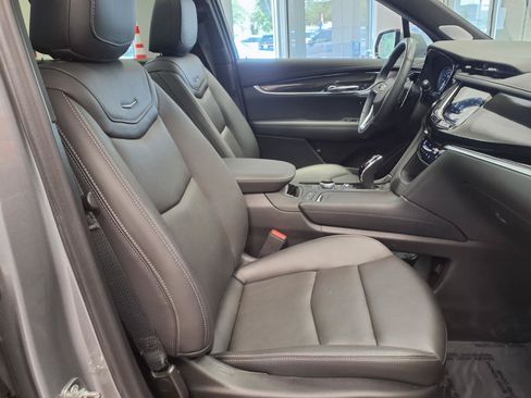 Certified 2024 Cadillac XT6 Sport w/ Technology Package AWD/4WD image 11