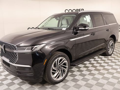 New 2026 Lincoln Navigator Premiere image 10