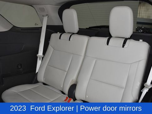 Used 2023 Ford Explorer Platinum w/ Premium Technology Package RWD image 31