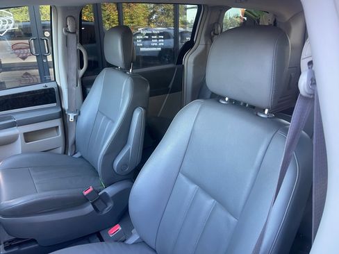 Used 2010 Dodge Grand Caravan SXT image 12