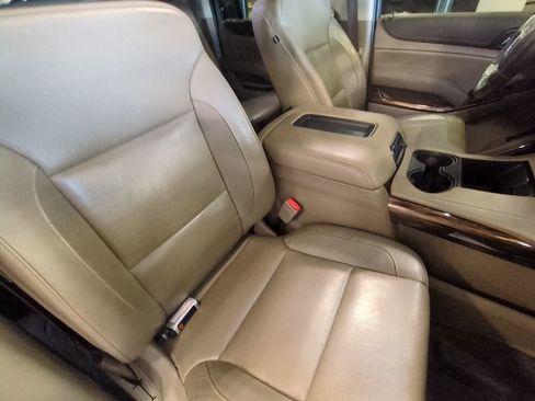 Used 2019 GMC Yukon XL SLT w/ Premium Edition image 24